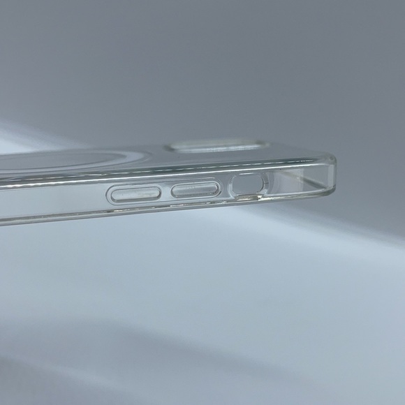 Apple iPhone 12 | 12 Pro Clear Case with MagSafe - Picture 10 of 10